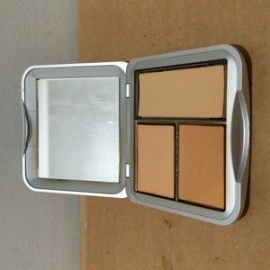 M Morgen hide or hilight makeup &concealer .38 oz.
